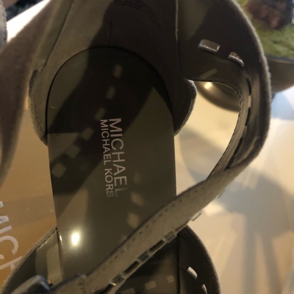 Michael Kors heels - Picture 3 of 6